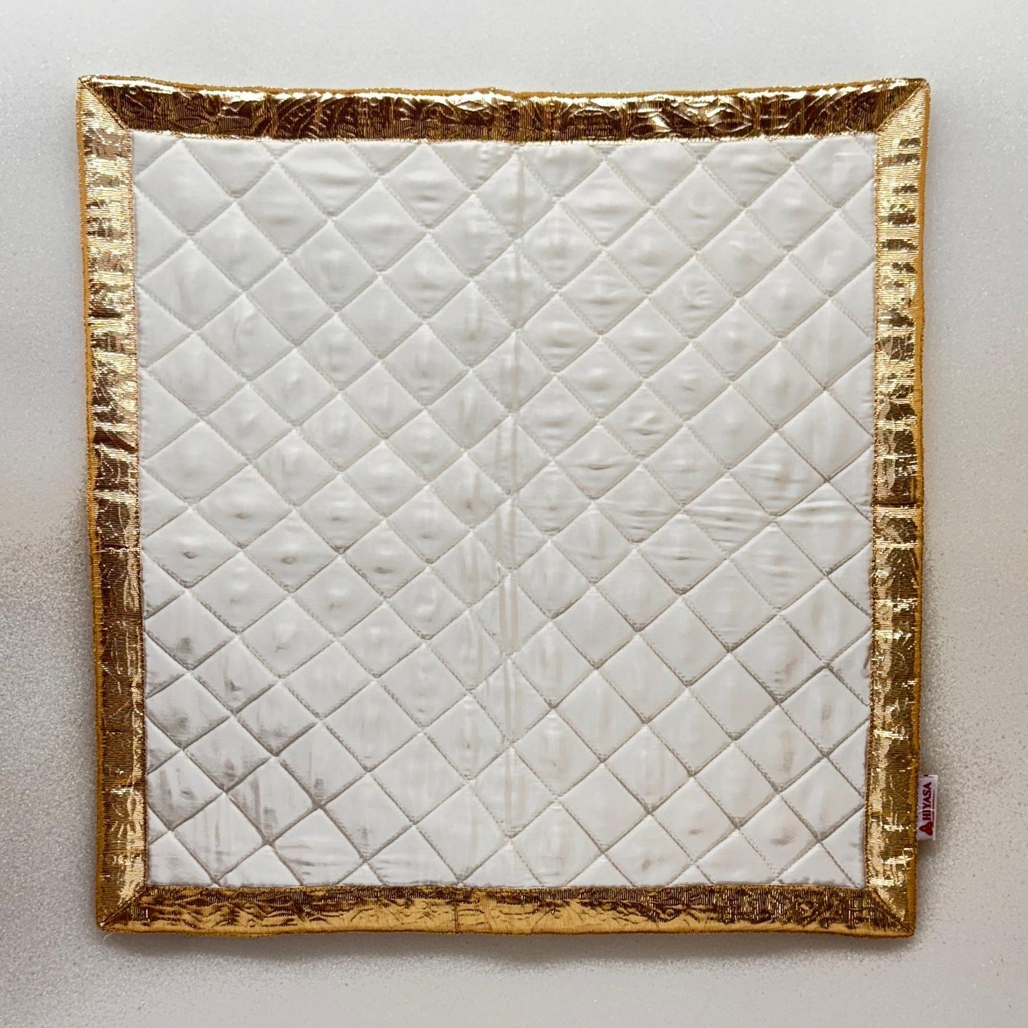 Divine White Silk - Quilted Meditation / Pooja Aasan
